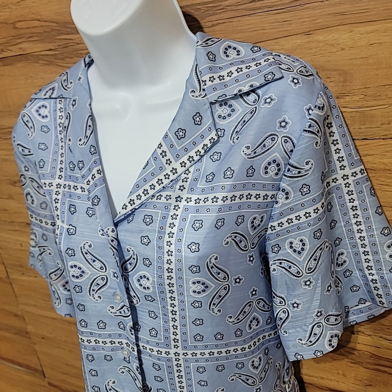 Avantlook Size S Blue Paisley Button Down Blouse NWT