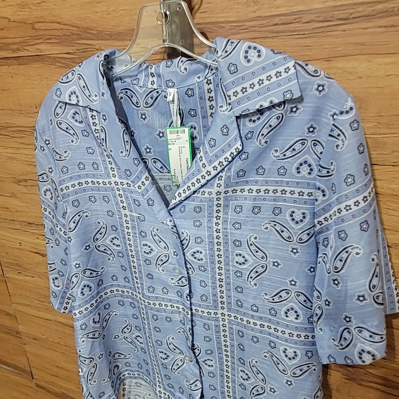 Avantlook Size S Blue Paisley Button Down Blouse NWT