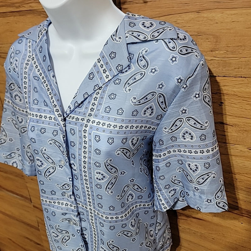 Avantlook Size M Blue Paisley Button Down Blouse NWT