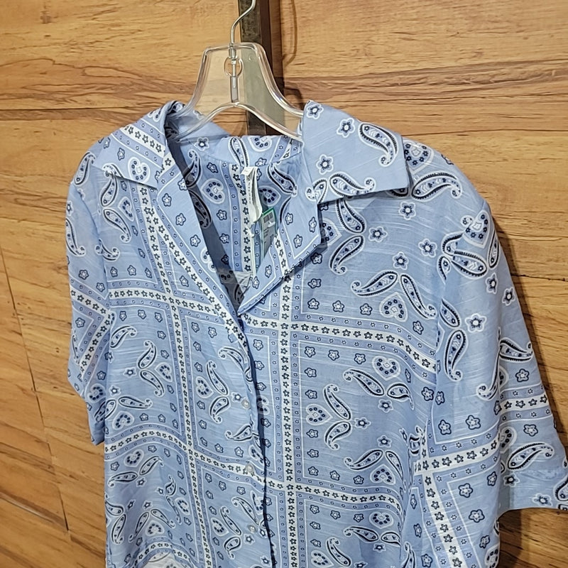 Avantlook Size L Blue Paisley Button Down Blouse NWT